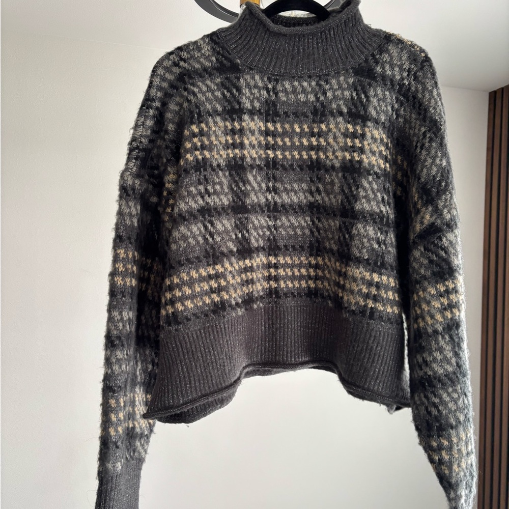 Kohl's Black and Cream Plaid Turtleneck Sweater